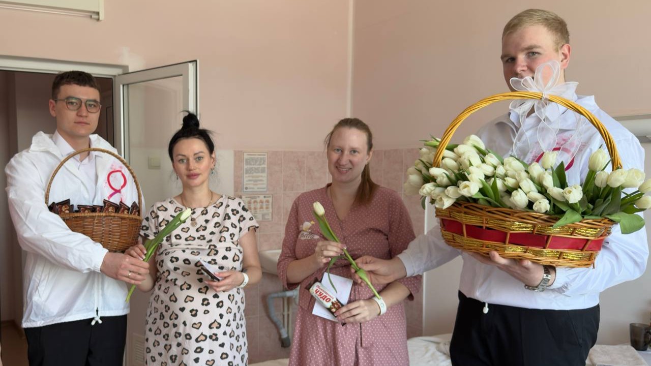 Amur State Medical Academy Students Celebrate Spring Holiday with Doctors